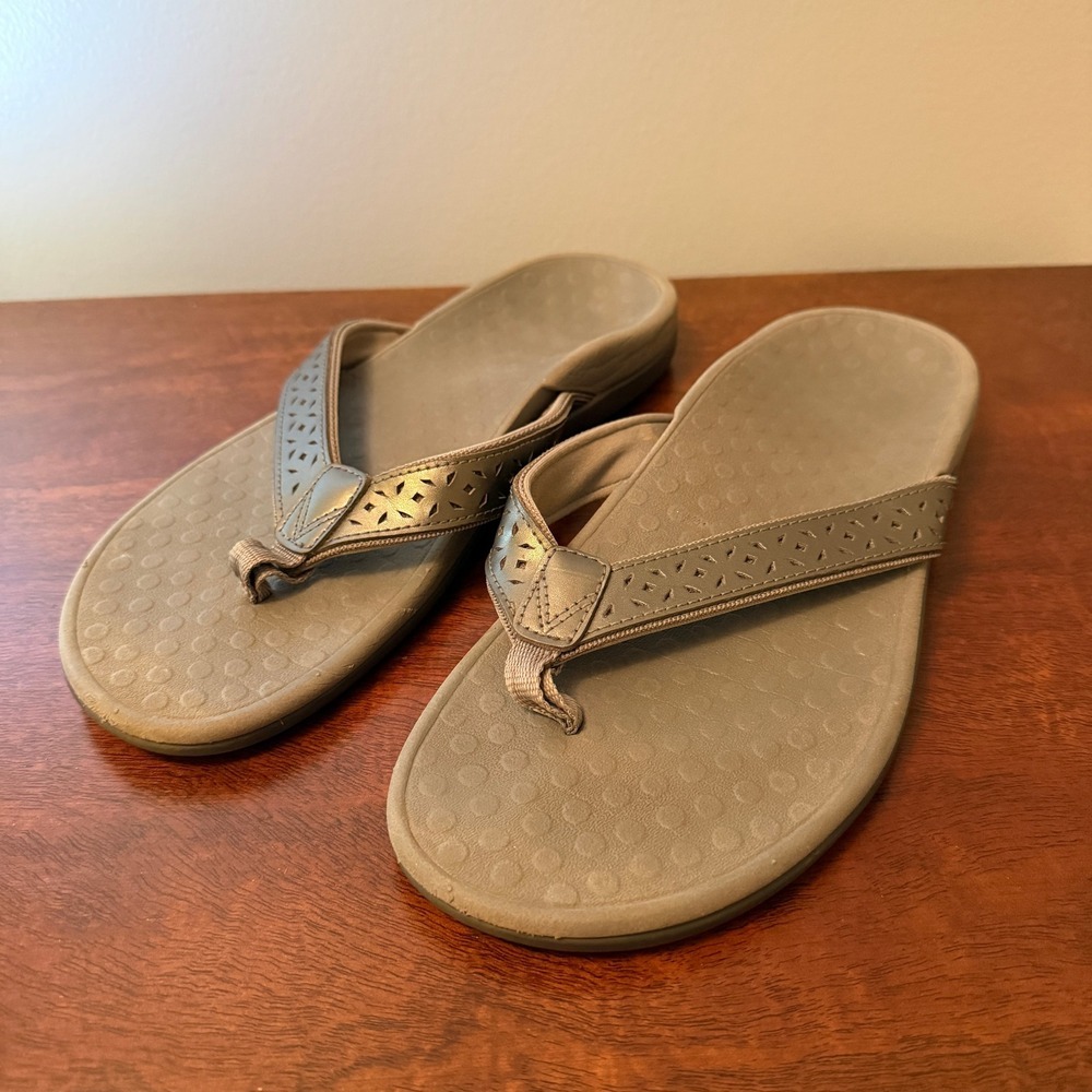 Vionic Shona Leather Thong Sandals Women's Size 9.5 Comfort Arch Support
